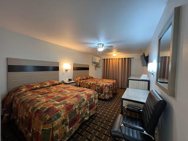 2 Queen Beds / Double Queen Room - Deluxe Inn in Nebraska City